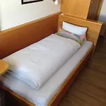 Erika 阿泽皮茨陶